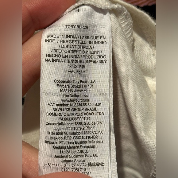 Tory Burch T shirt. 😀Womens medium. - Picture 3 of 4